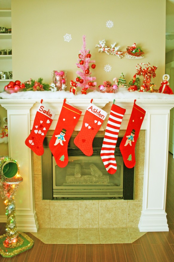 christmas-interiors-fireplace-10-582x873